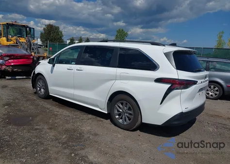 2022 Toyota Sienna Le z USA, uszkodzony, nr VIN 5TDBSKFC8NS047748